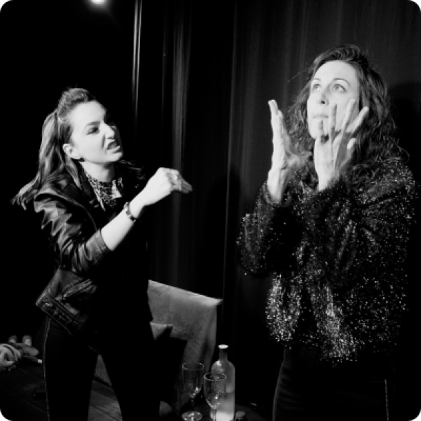 Una pareja de hermanas que rompieron los cánones en el teatro plot point