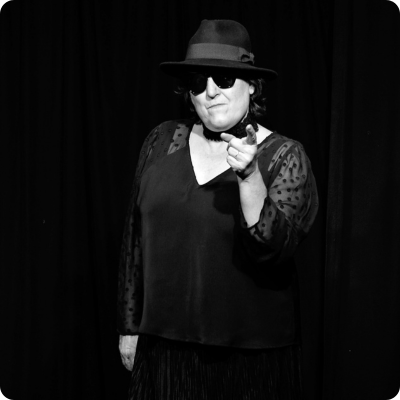 Un personaje misteriosamente divertido interpretado por Yolanda Nuñez